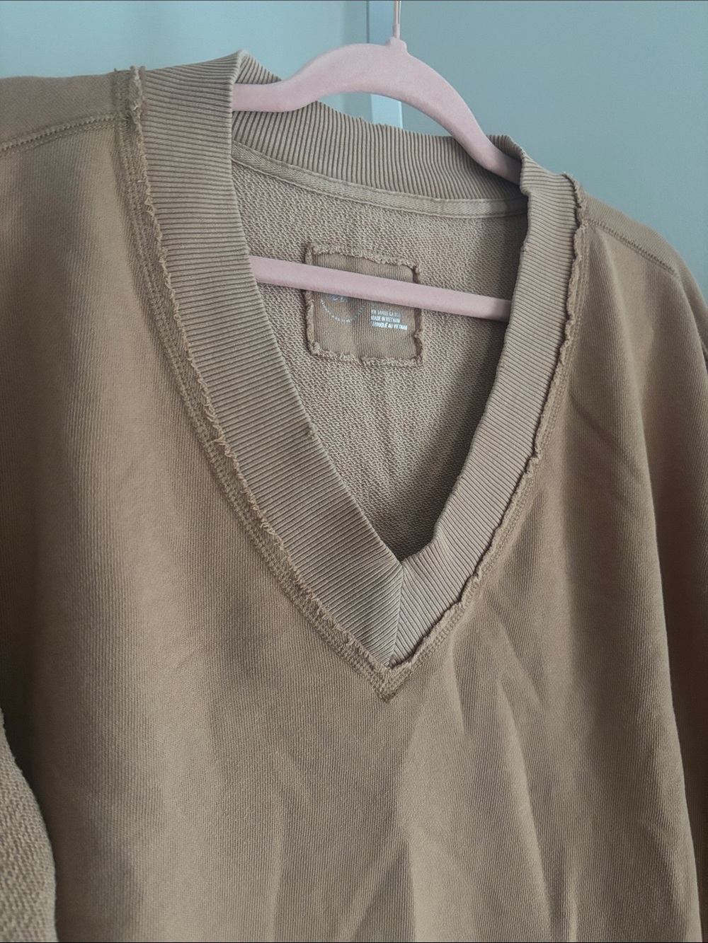 Aerie Vacay Every Day Women’s Oversized V-Neck Sweater in Light Brown Size Small - Picture 4 of 5